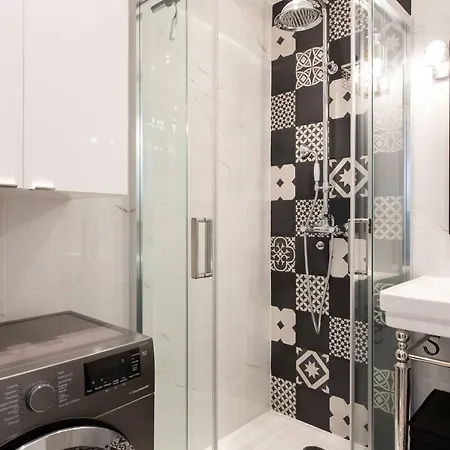 Martinez Area: Brand New & Design 1 Bed ! קאן