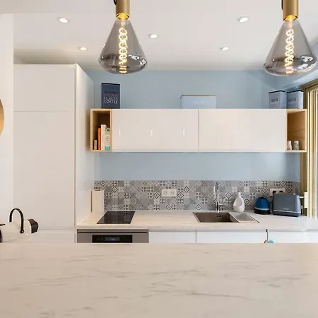 Martinez Area: Brand New & Design 1 Bed ! בית נופש