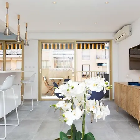Martinez Area: Brand New & Design 1 Bed ! בית נופש